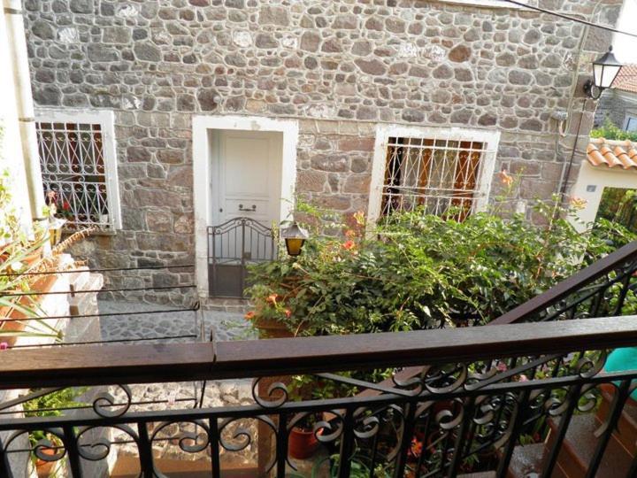 Μαχη Ενοικιαζόμενα Δωμάτια ميثيمْنا المظهر الخارجي الصورة